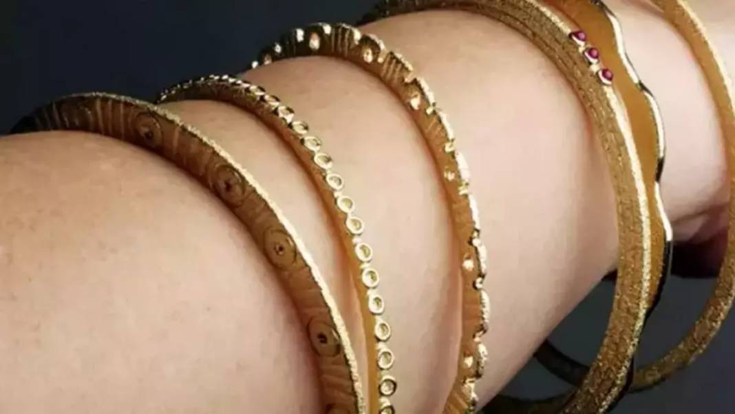 Artık herkes bunu takıyor! Meltem, Ajda, Burma hepsini unutun: Cartier bilezikler fiyatı ve modeliyle hayran bırakacak 3